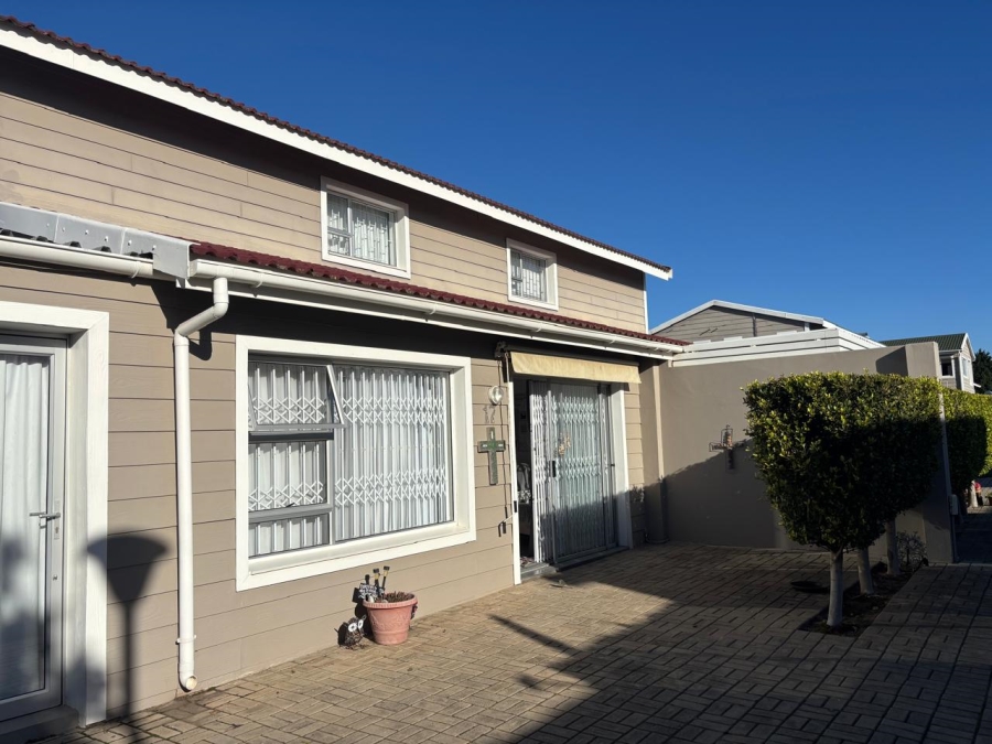 2 Bedroom Property for Sale in Hartenbos Central Western Cape